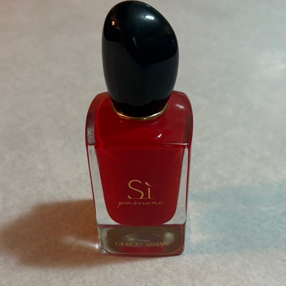 Giorgio Armani Si Passione 50ml in Vibrant Red